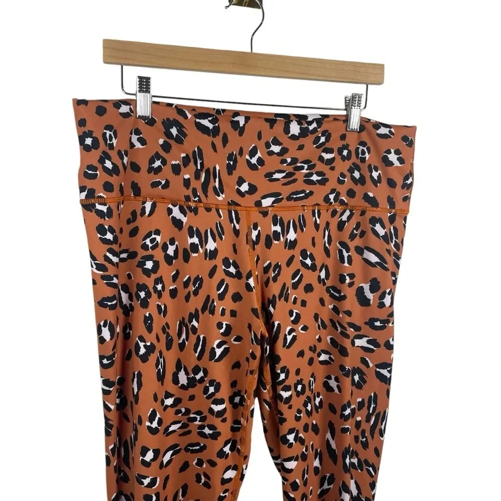 Fabletics Powerhold Compression ⅞ Leggings in Burnt Orange Leopard Size 2X